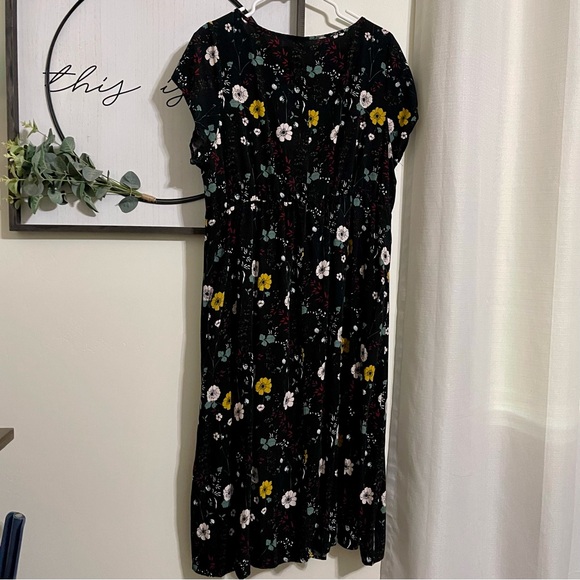 Emery Rose Floral Black Dress - Picture 9 of 10